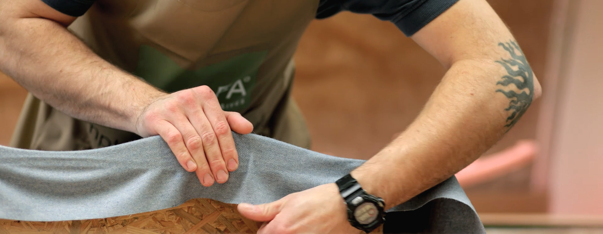 Handpolsterung mit Stoff und SIMALFA-Kleber