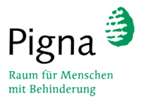 Logo von Pigna mit schwarzem Schriftzug „Pigna“ und grünem Kiefernzapfen-Symbol daneben. Darunter der Slogan „Raum für Menschen mit Behinderung“.